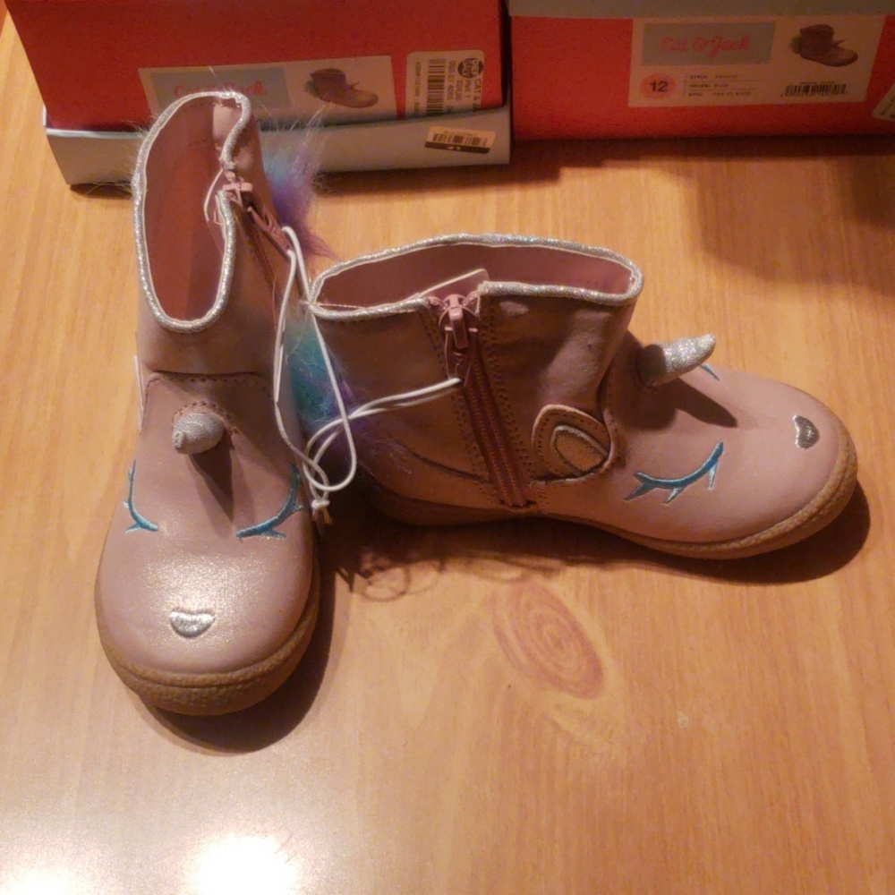 Shoes - Picture 3 of 4
